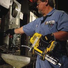 Пистолет маcляный аккумуляторный DeWALT DCGG571M1 - №3