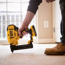 Степлер скобозабивной аккумуляторный бесщёточный DeWALT DCN681N - №2