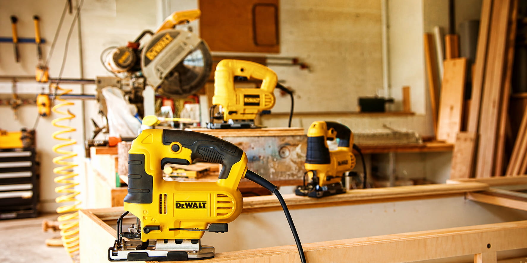 Лобзик DeWALT для розпилу дерева, фото Mytools